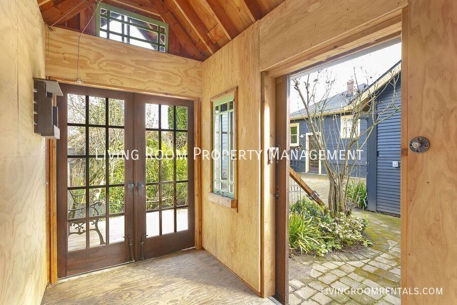 1927 Se Spokane St - Photo 6 of 21