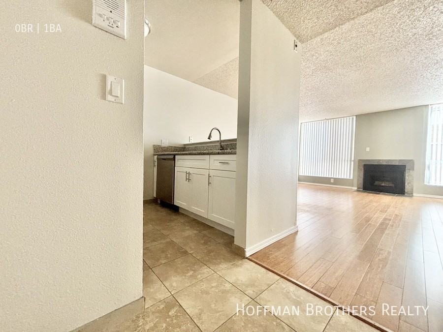 1225 N Cherokee Ave #108 - Photo 5 of 8