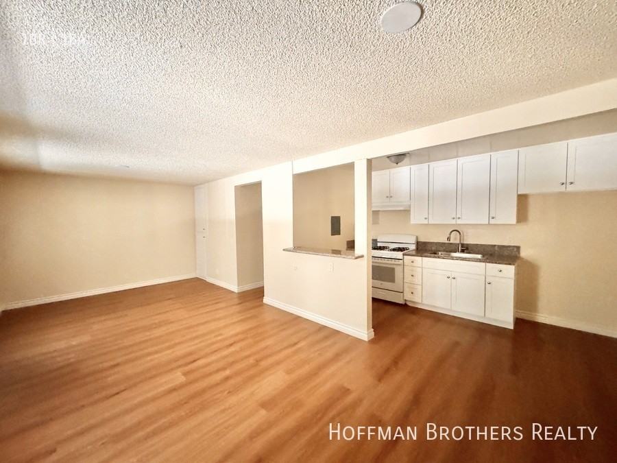 6727 Woodley Ave #12 - Photo 2 of 7