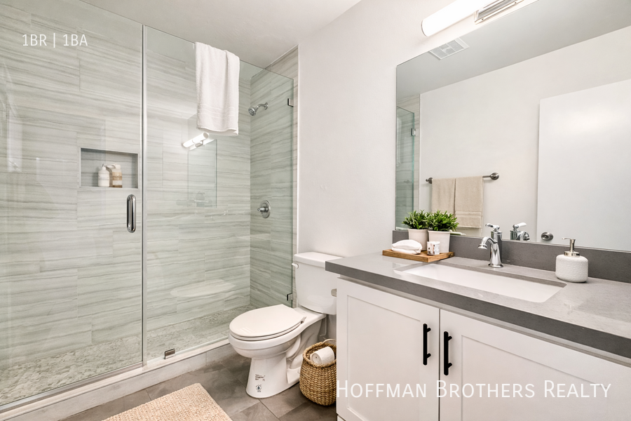 5700 W Olympic Blvd #1 - Photo 4 of 11