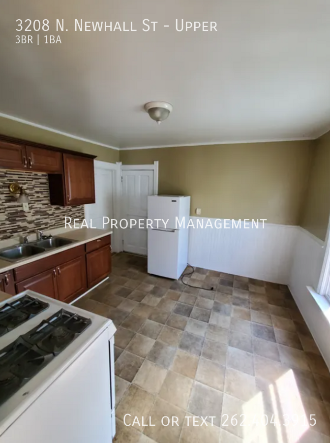 3208 N Newhall St - Photo 7 of 18