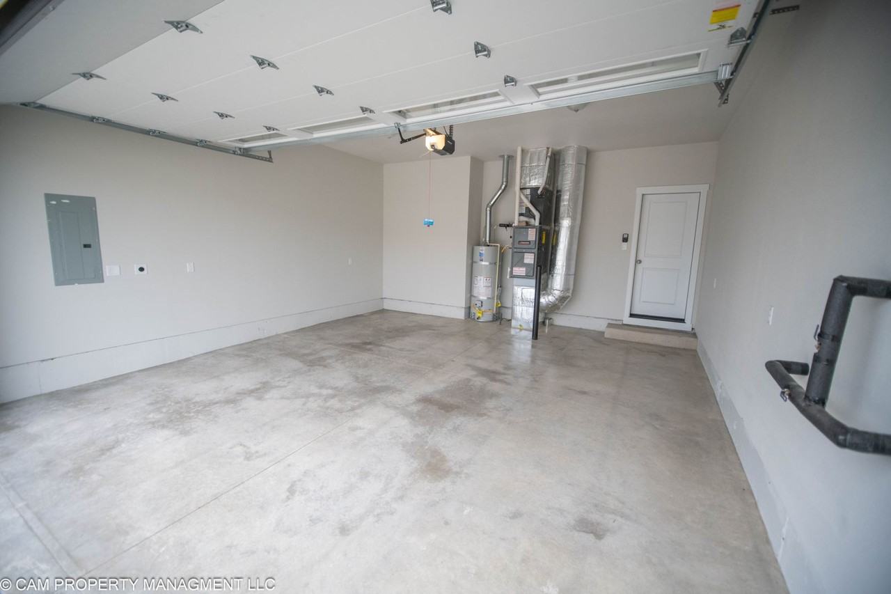 180 W College St - Photo 3 of 26