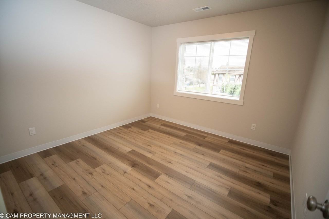 180 W College St - Photo 6 of 26