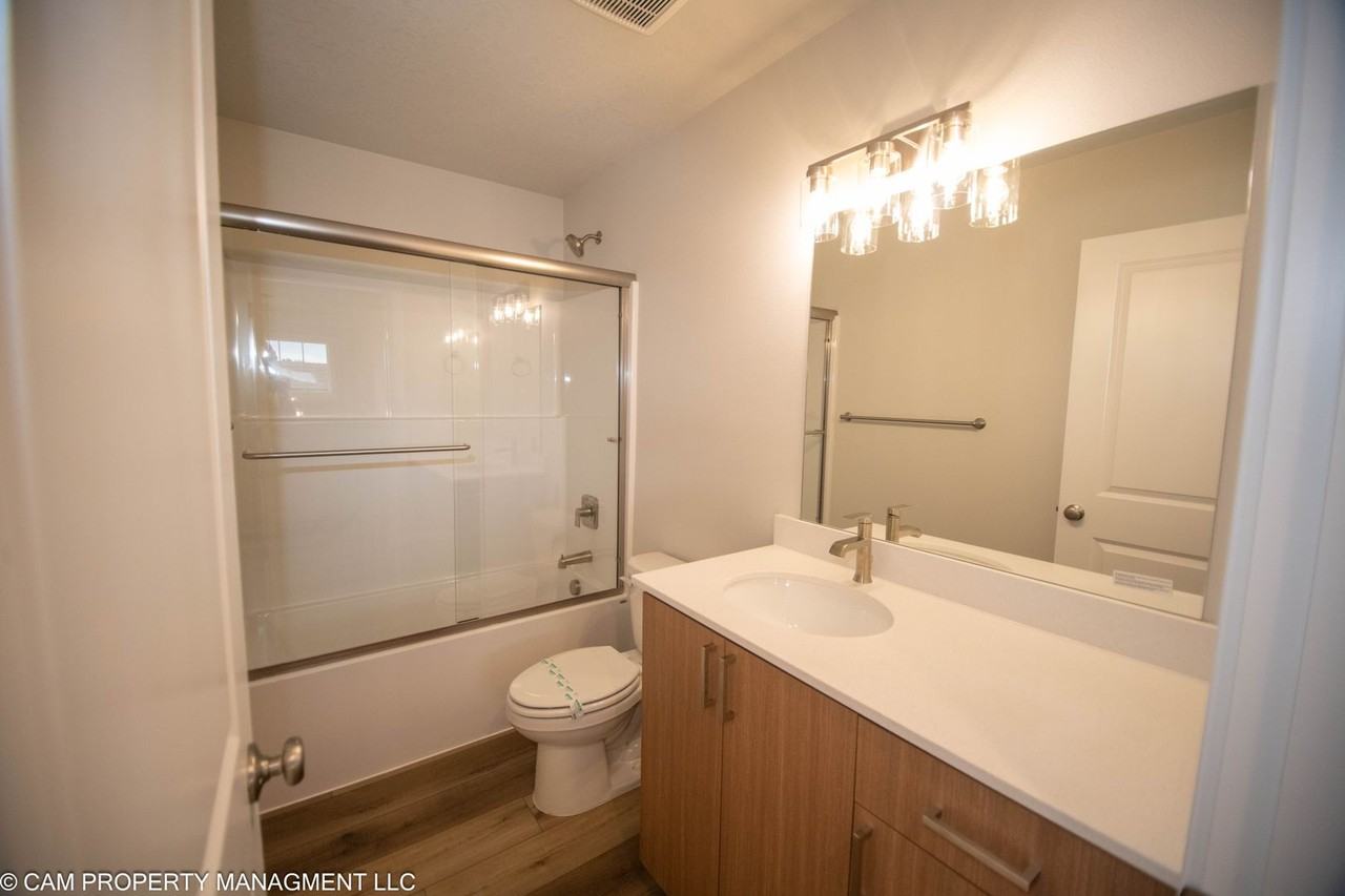 180 W College St - Photo 7 of 26