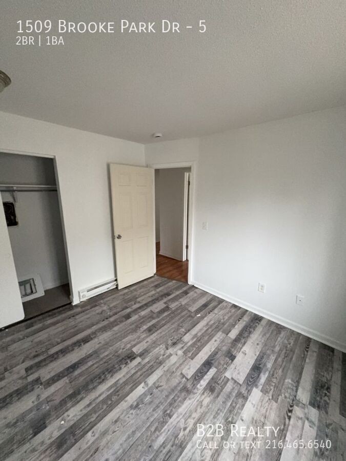 1509 Brooke Park Dr #5 - Photo 3 of 20