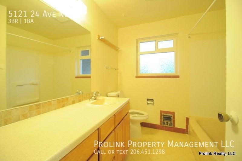 5121 24th Ave Ne #2 - Photo 7 of 14