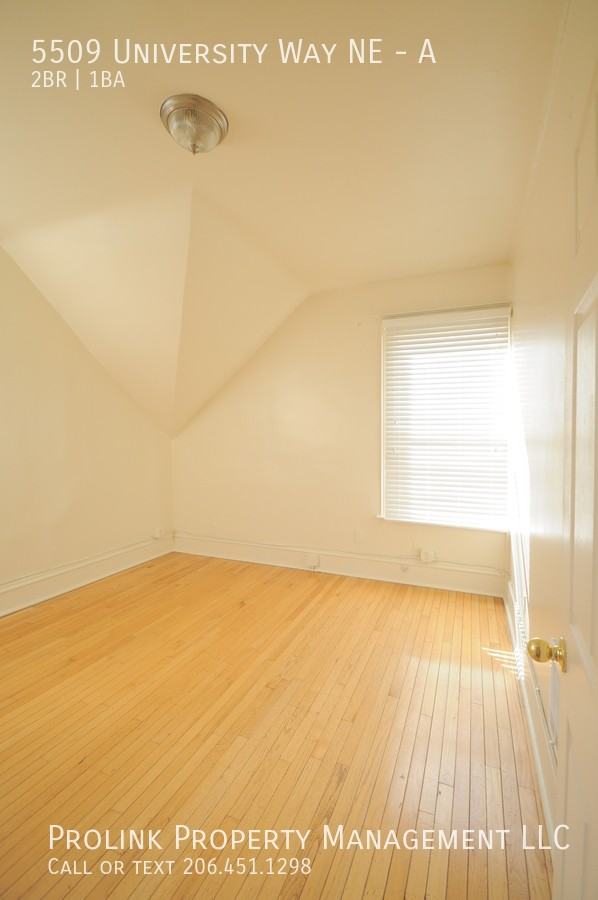 5509 University Way Ne #A - Photo 7 of 12