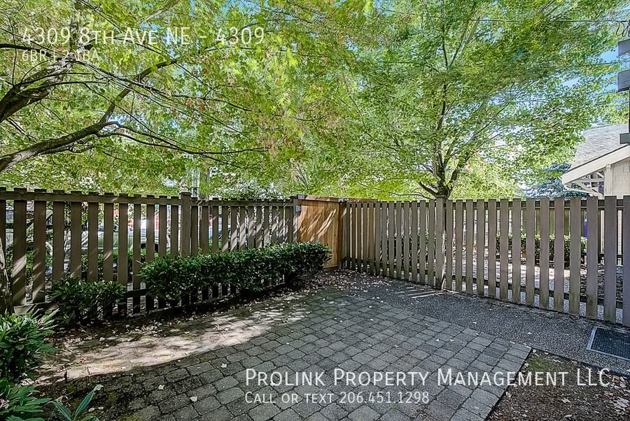 4309 8th Ave Ne #4309 - Photo 2 of 20