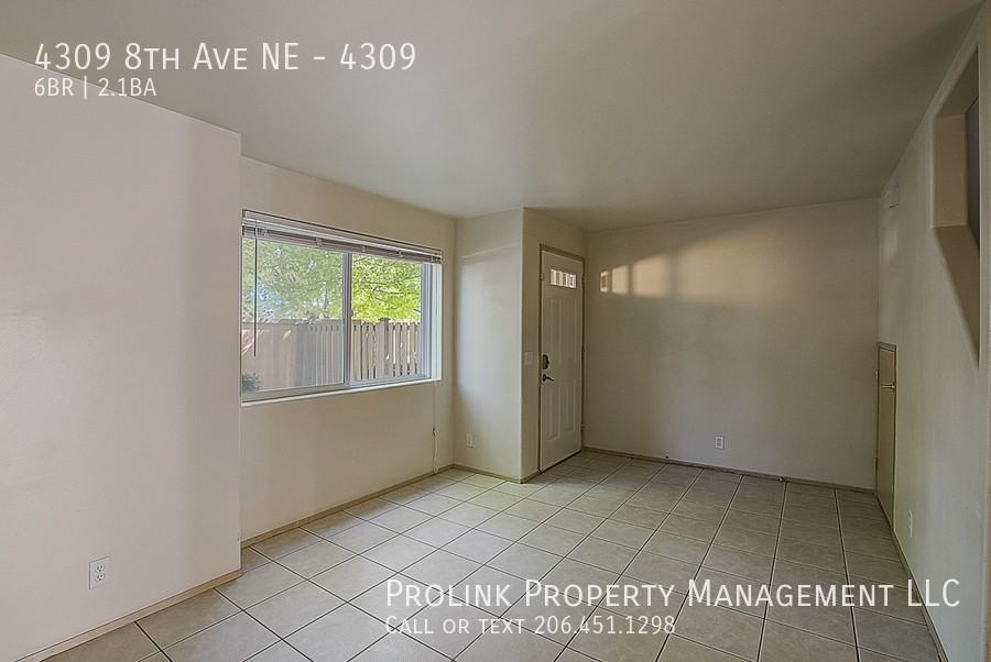 4309 8th Ave Ne #4309 - Photo 4 of 20