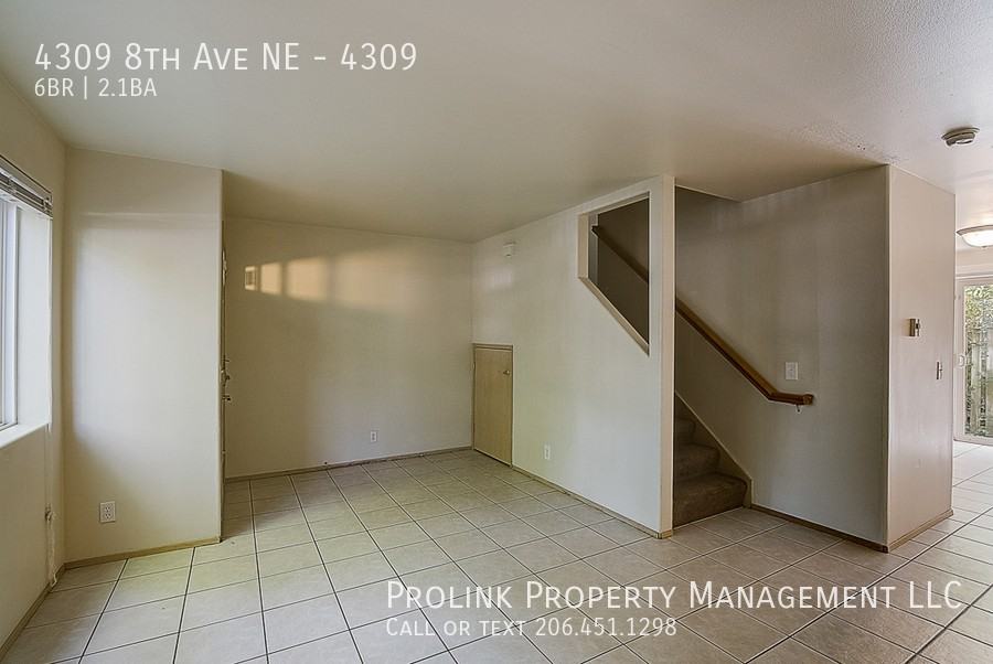 4309 8th Ave Ne #4309 - Photo 5 of 20