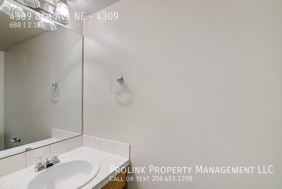 4309 8th Ave Ne #4309 - Photo 6 of 20