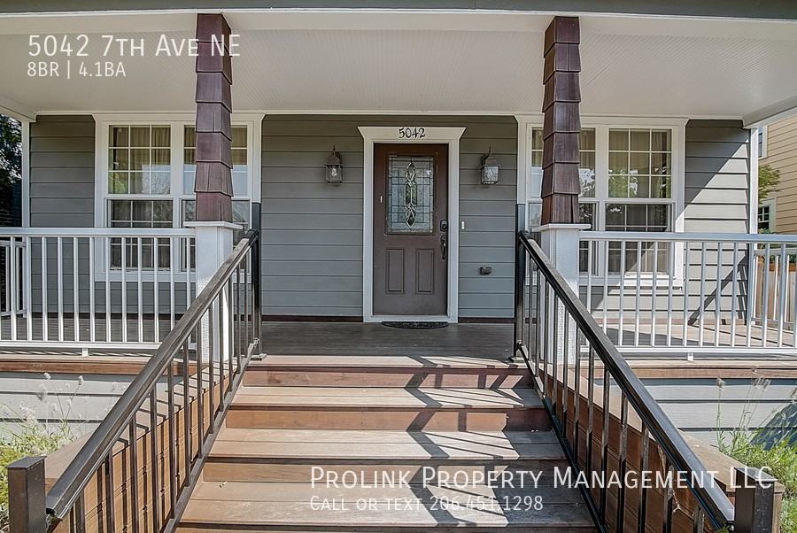 5042 7th Ave Ne - Photo 2 of 22