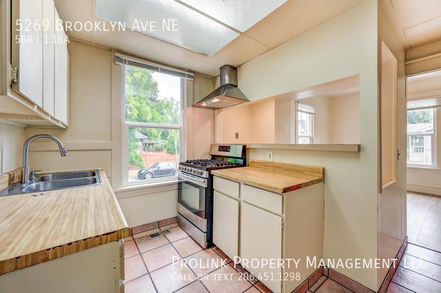 5269 Brooklyn Ave Ne - Photo 6 of 22