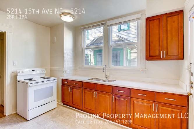 5214 15th Ave Ne #5214 - Photo 5 of 10