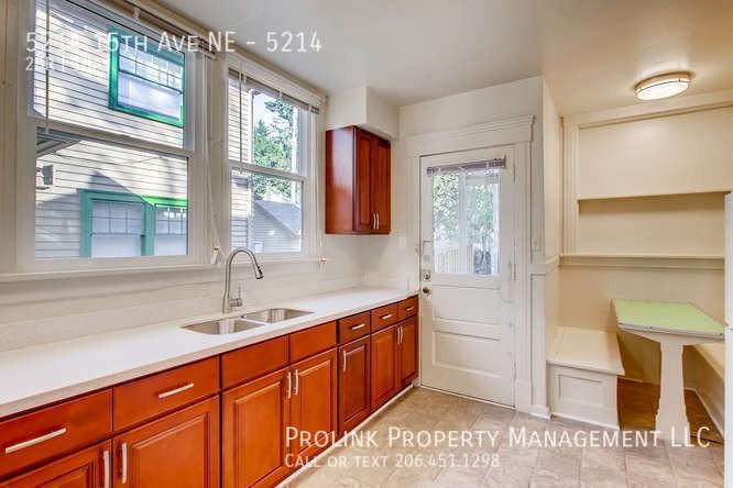 5214 15th Ave Ne #5214 - Photo 6 of 10