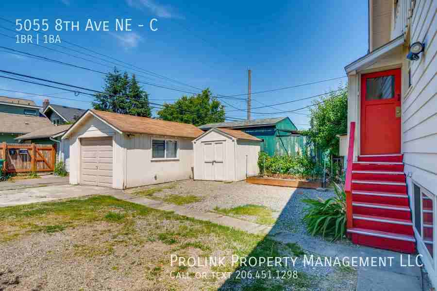 5055 8th Ave Ne #C - Photo 2 of 15