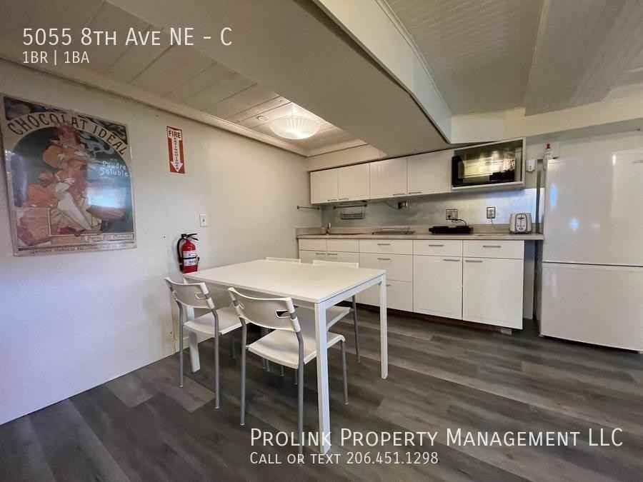 5055 8th Ave Ne #C - Photo 3 of 15