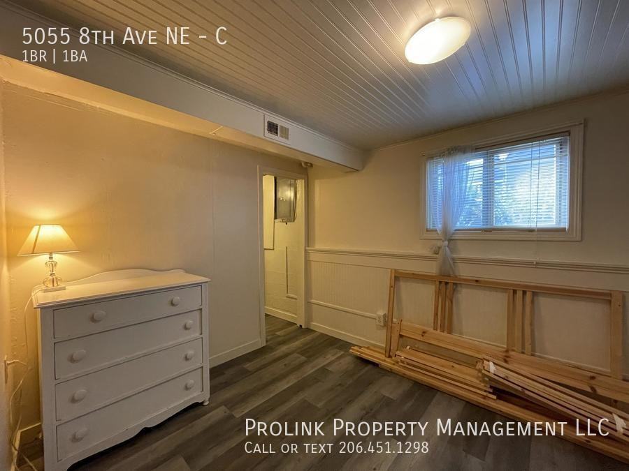 5055 8th Ave Ne #C - Photo 7 of 15