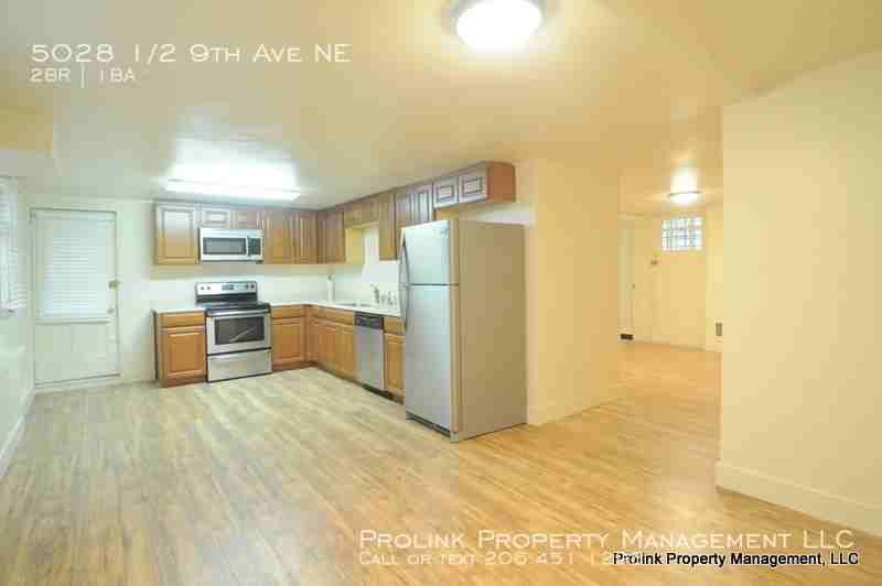 5028 1/2 9th Ave Ne - Photo 6 of 15