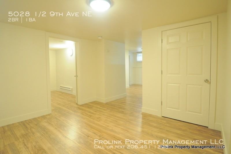 5028 1/2 9th Ave Ne - Photo 7 of 15