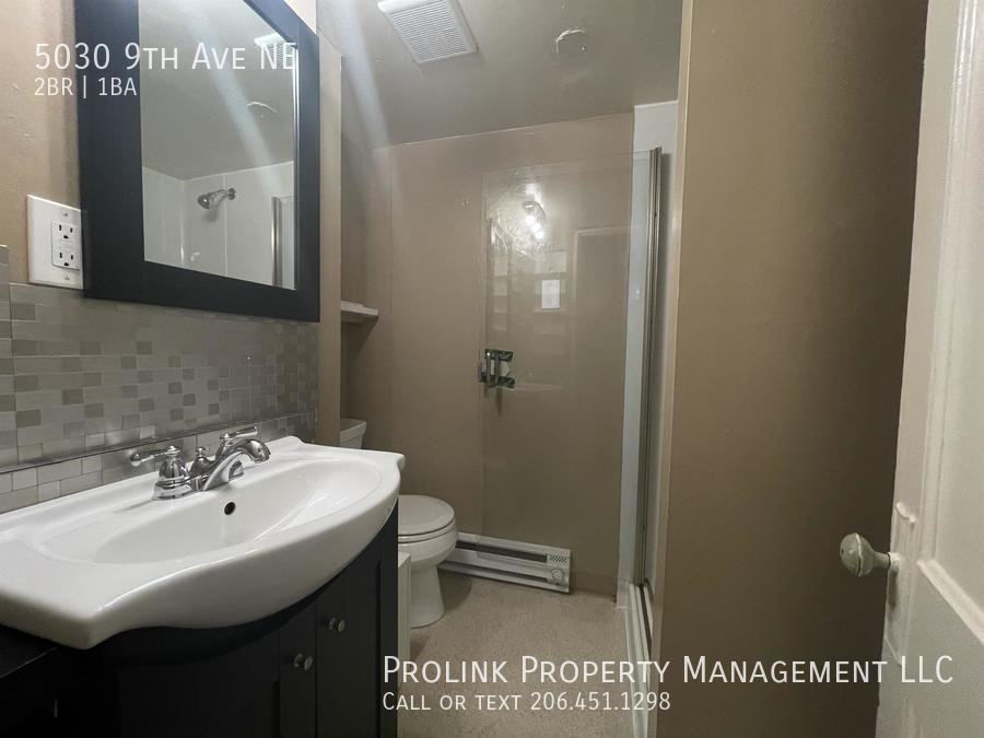 5030 9th Ave Ne - Photo 6 of 13