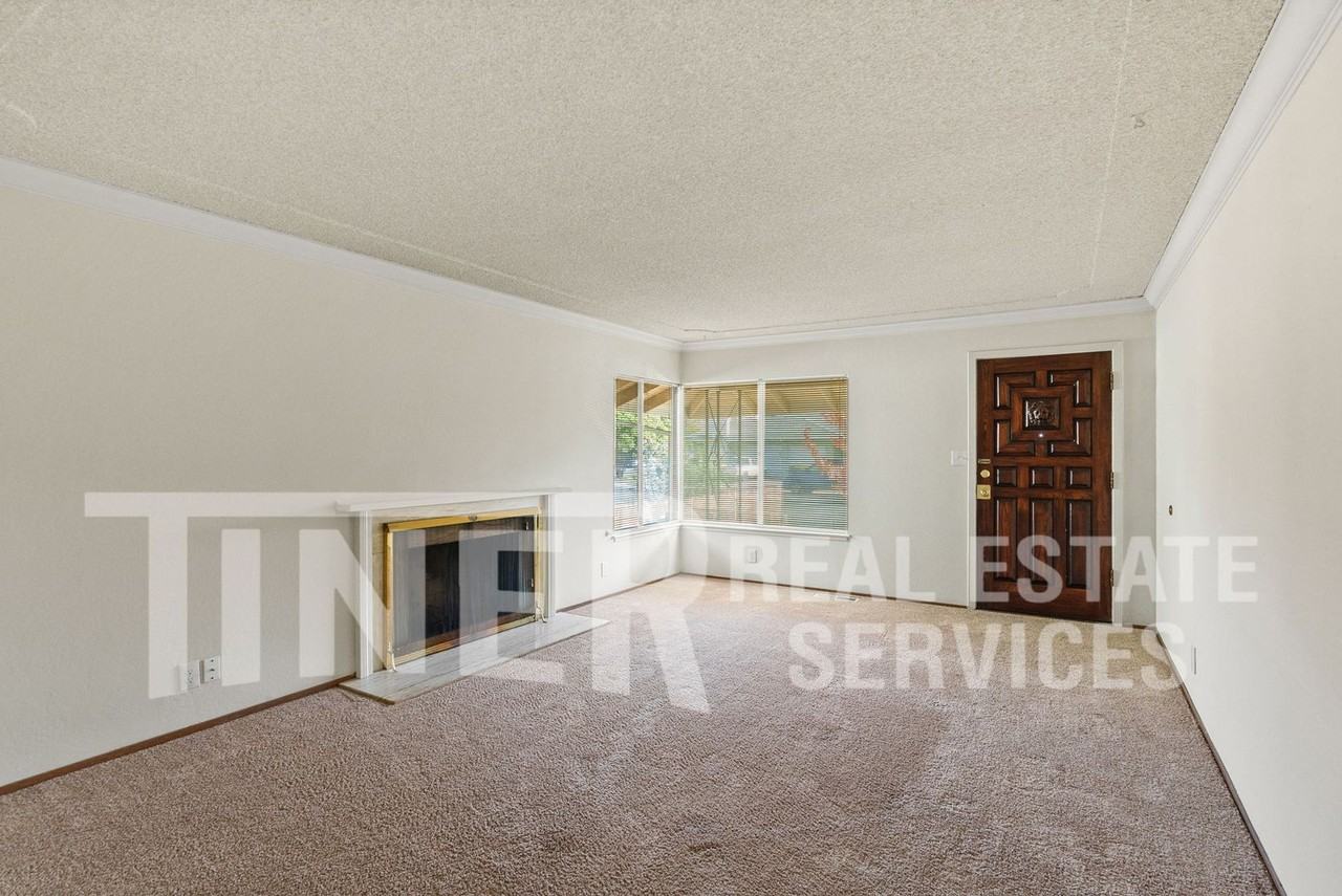 917 Bell St - Photo 5 of 21