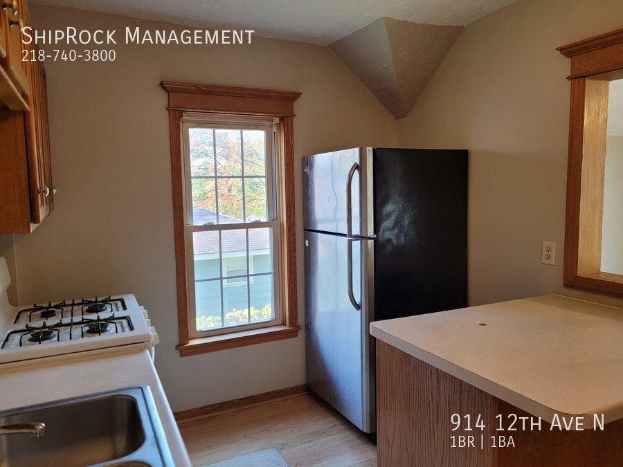 914 12th Ave N - Photo 2 of 4