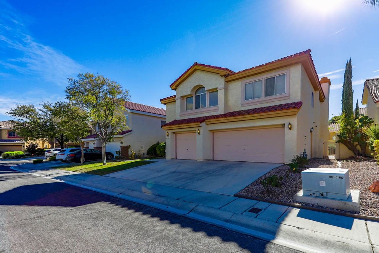 2120 Waterbury Ln - Photo 6 of 46