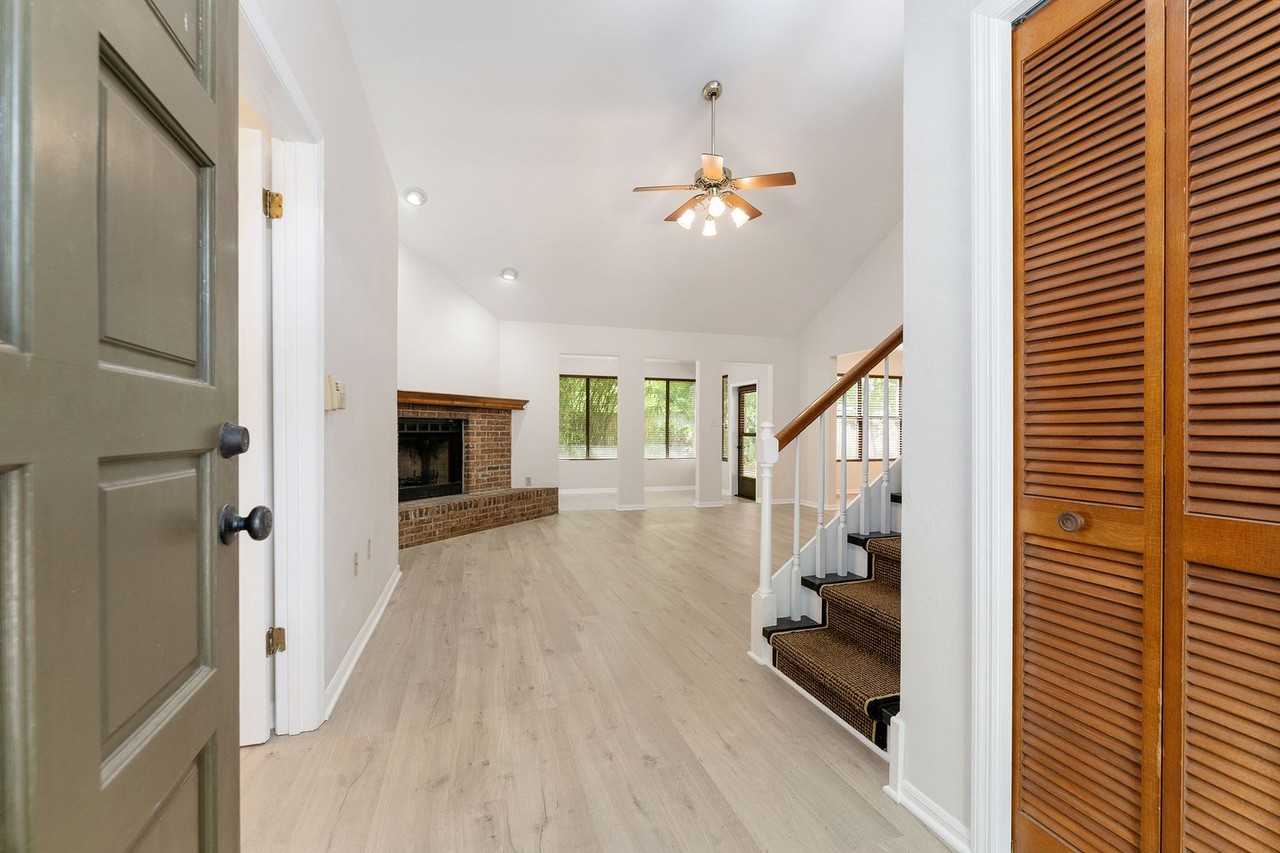 6632 Nw 52nd Ter - Photo 4 of 33