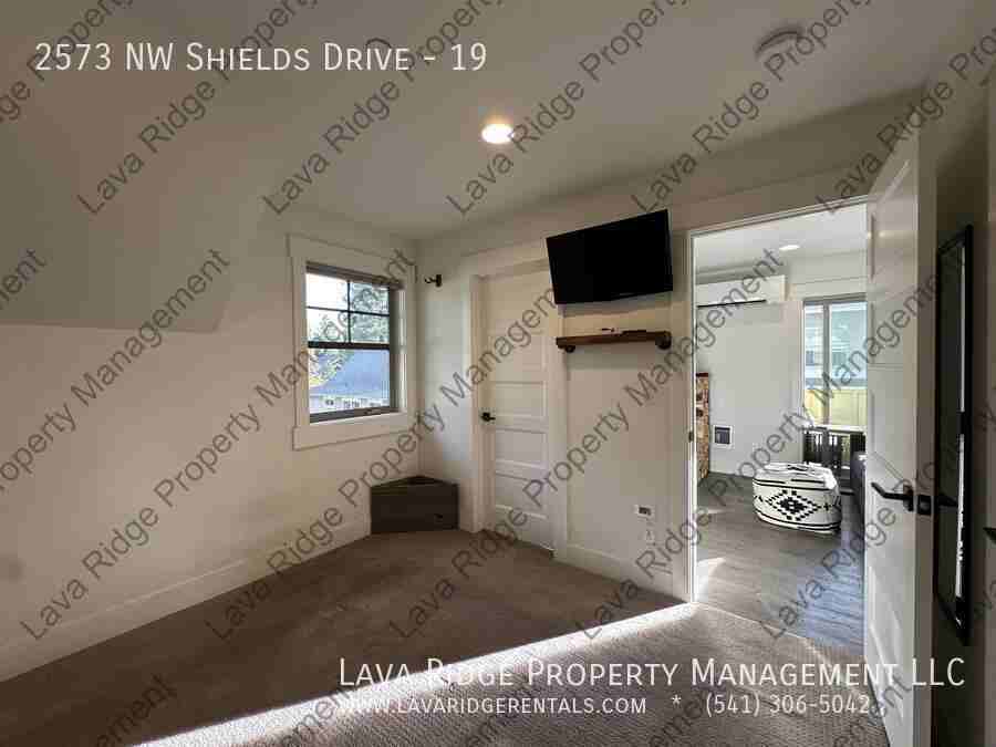 2573 Nw Shields Dr #19 - Photo 3 of 50