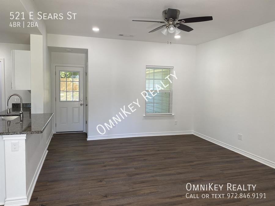 521 E Sears St - Photo 2 of 19