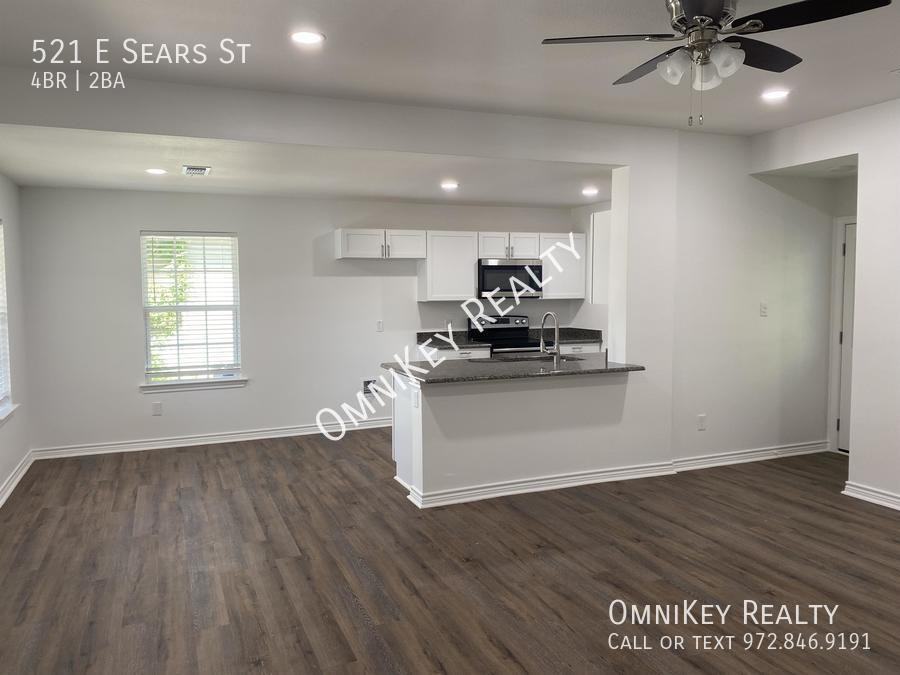 521 E Sears St - Photo 3 of 19