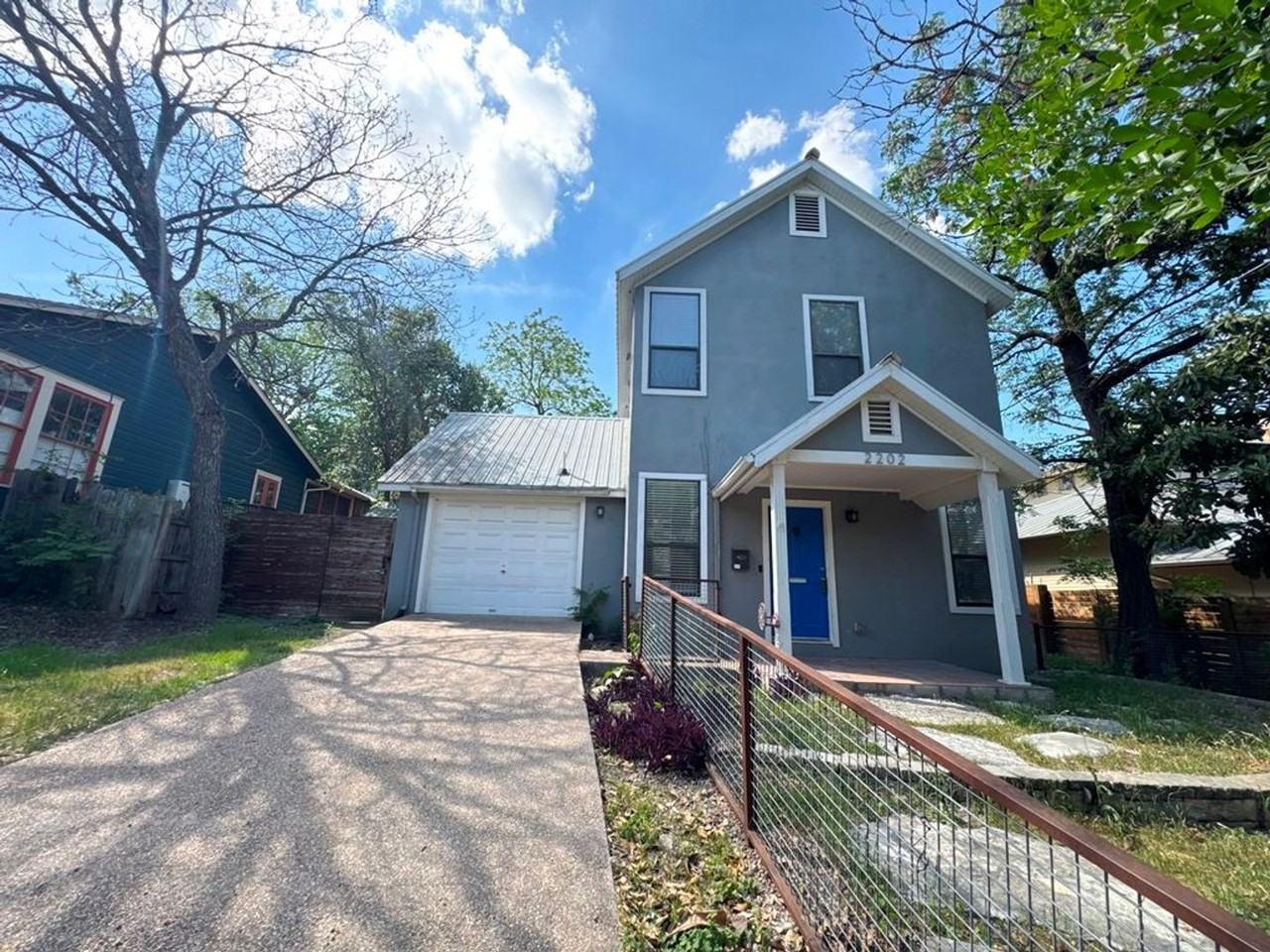 2202 E Side Dr - Photo 2 of 45