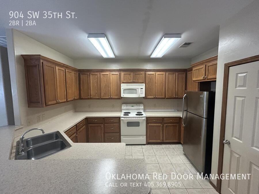 904 Sw 35th St - Photo 3 of 18