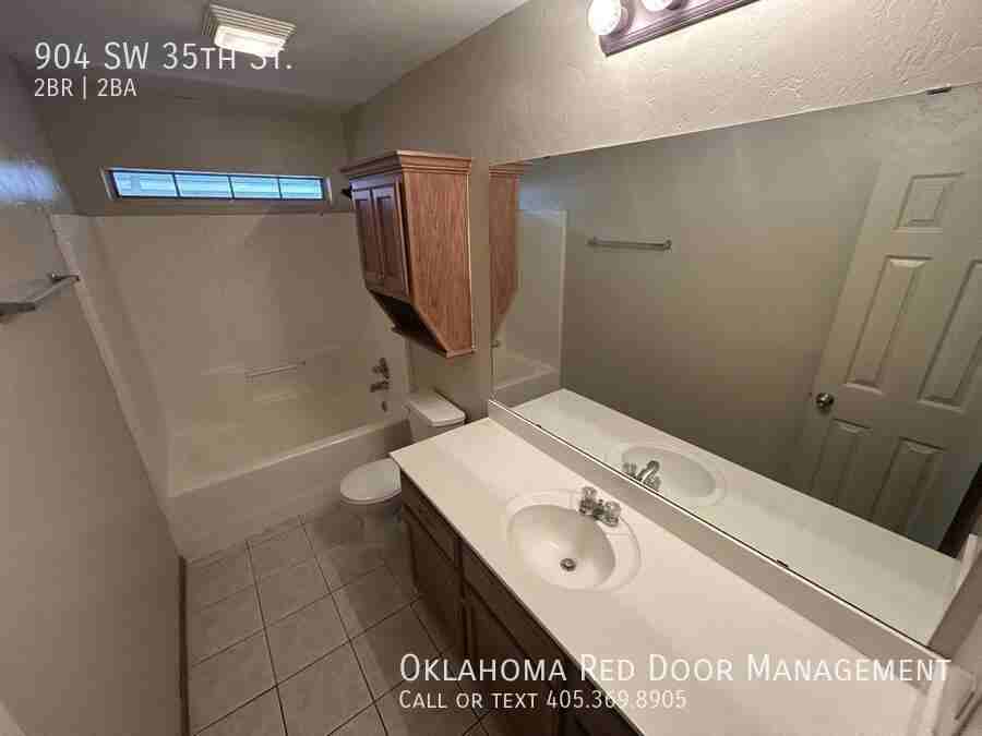 904 Sw 35th St - Photo 4 of 18