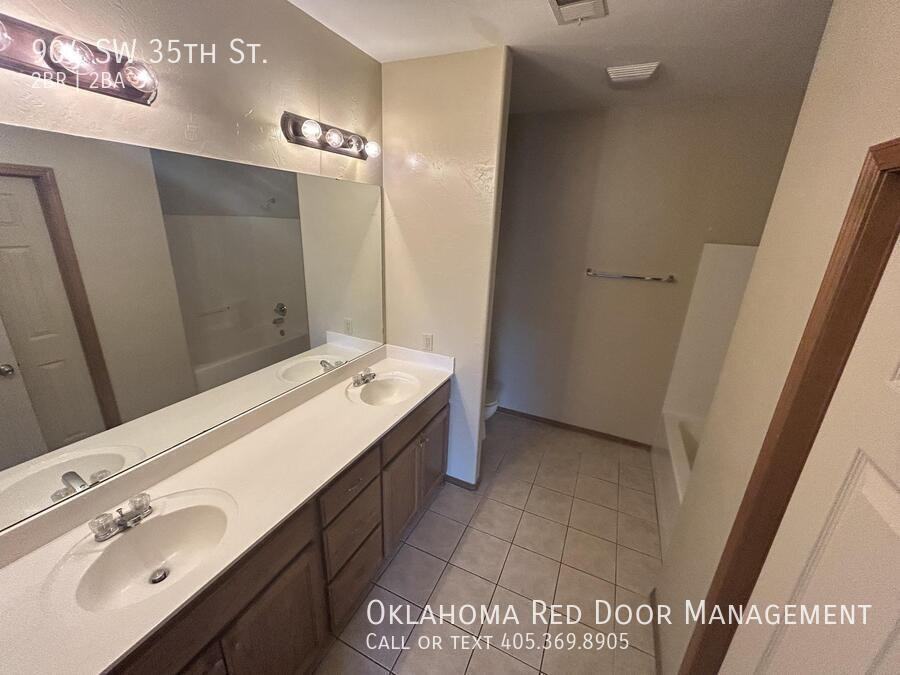 904 Sw 35th St - Photo 6 of 18