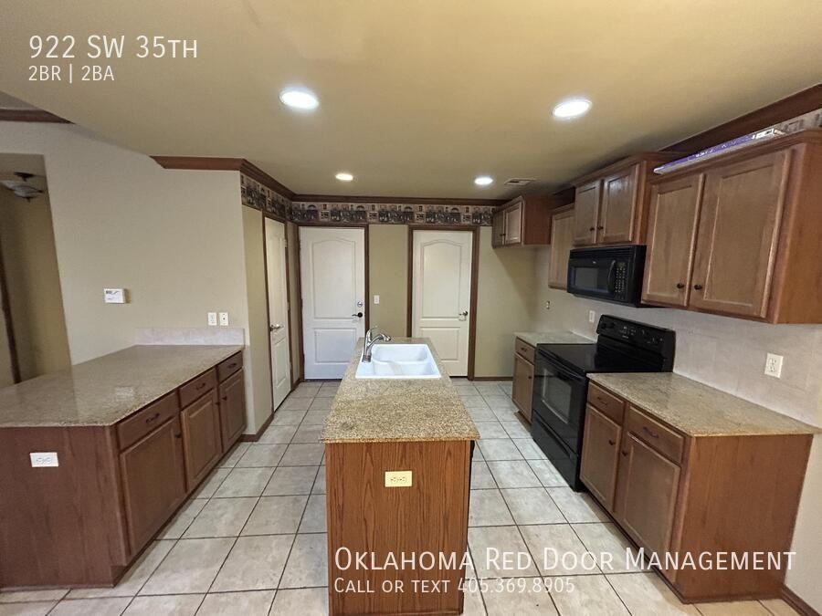 922 Sw 35th St - Photo 2 of 18