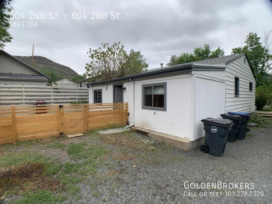 604 2nd St #604-2ndST - Photo 4 of 37