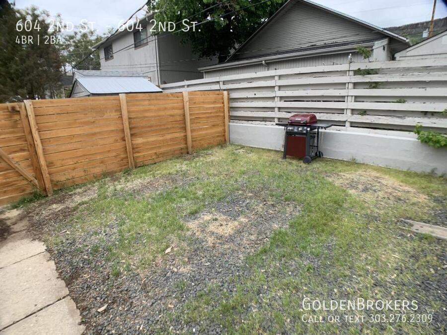 604 2nd St #604-2ndST - Photo 5 of 37