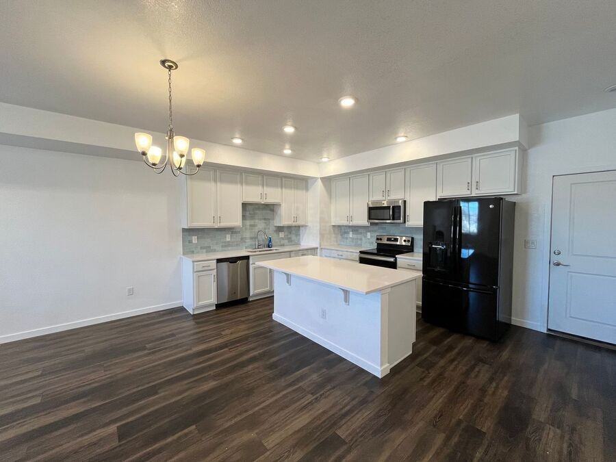 811 E 98th Ave #505 - Photo 3 of 17