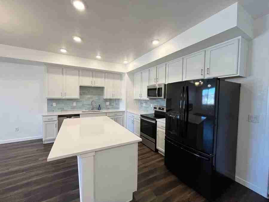 811 E 98th Ave #505 - Photo 4 of 17