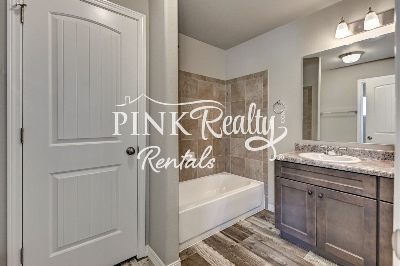 10627 Hidden Prairie Pkwy - Photo 2 of 39