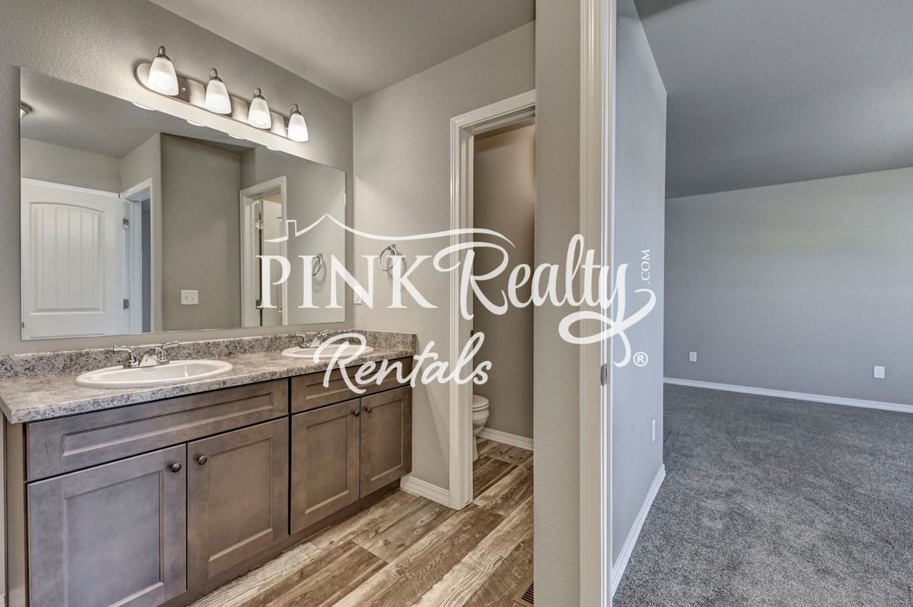 10627 Hidden Prairie Pkwy - Photo 3 of 39