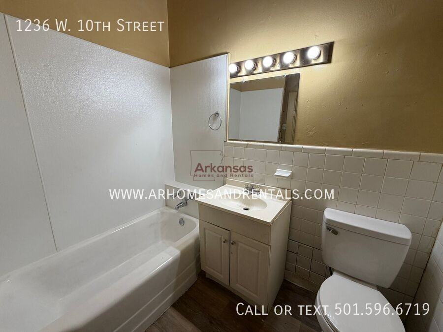 1236 W 10th St - Photo 4 of 7