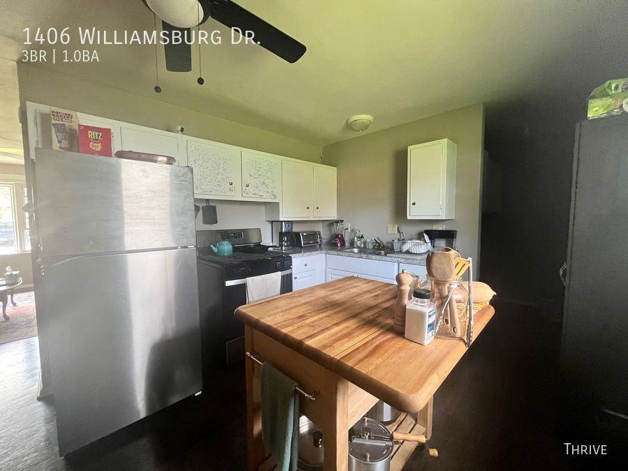 1406 Williamsburg Dr - Photo 3 of 10