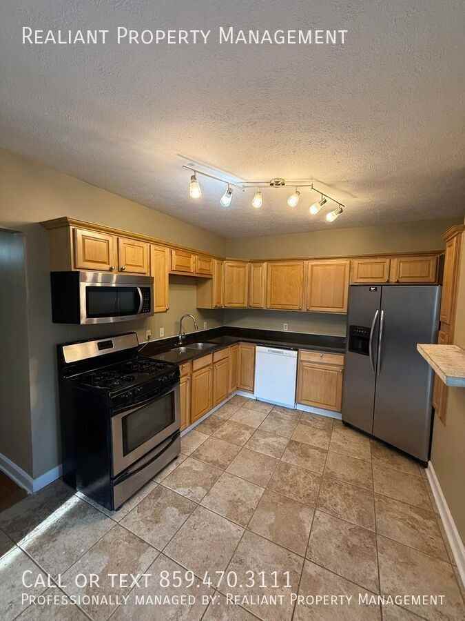 MAXWELL & #1 - Photo 2 of 11