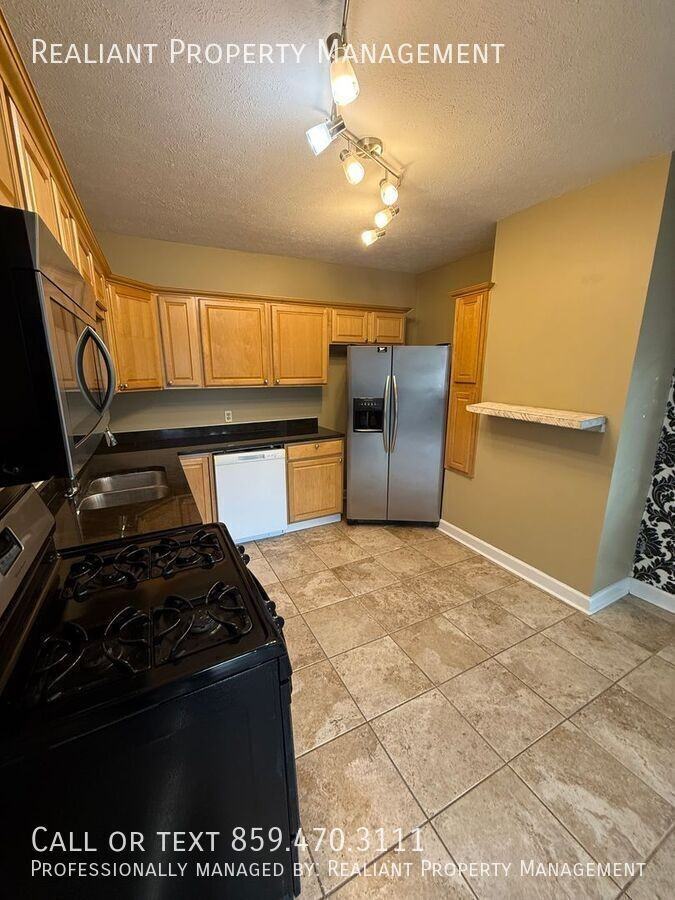 MAXWELL & #1 - Photo 3 of 11