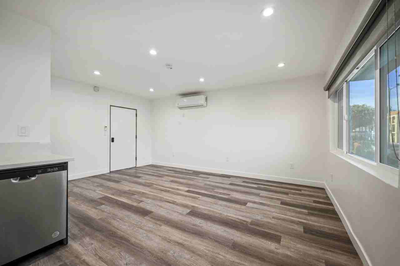 1352 W 36th St #1 - Photo 5 of 20