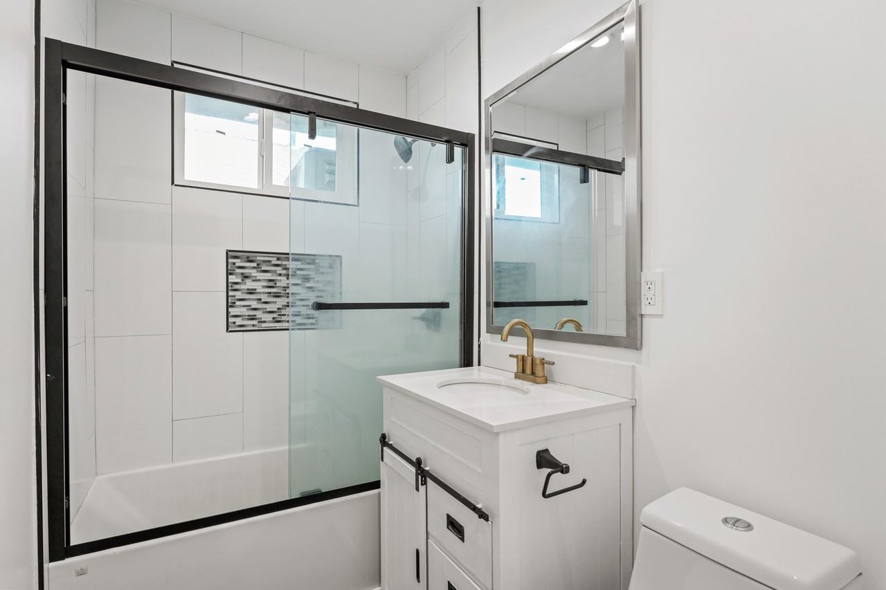 1352 W 36th St #1 - Photo 6 of 20