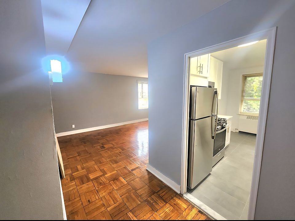 18904 188th St #9L - Photo 4 of 9